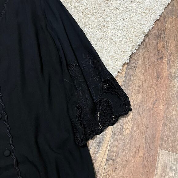 Soft Surroundings Half Moon Bay Embroidered Scallop Boho Button-Up Blouse - Picture 4 of 9